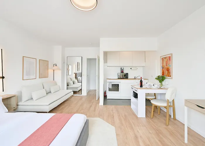 Beautiful And Stylish 1-Bedroom With Kitchen And King Size Bed