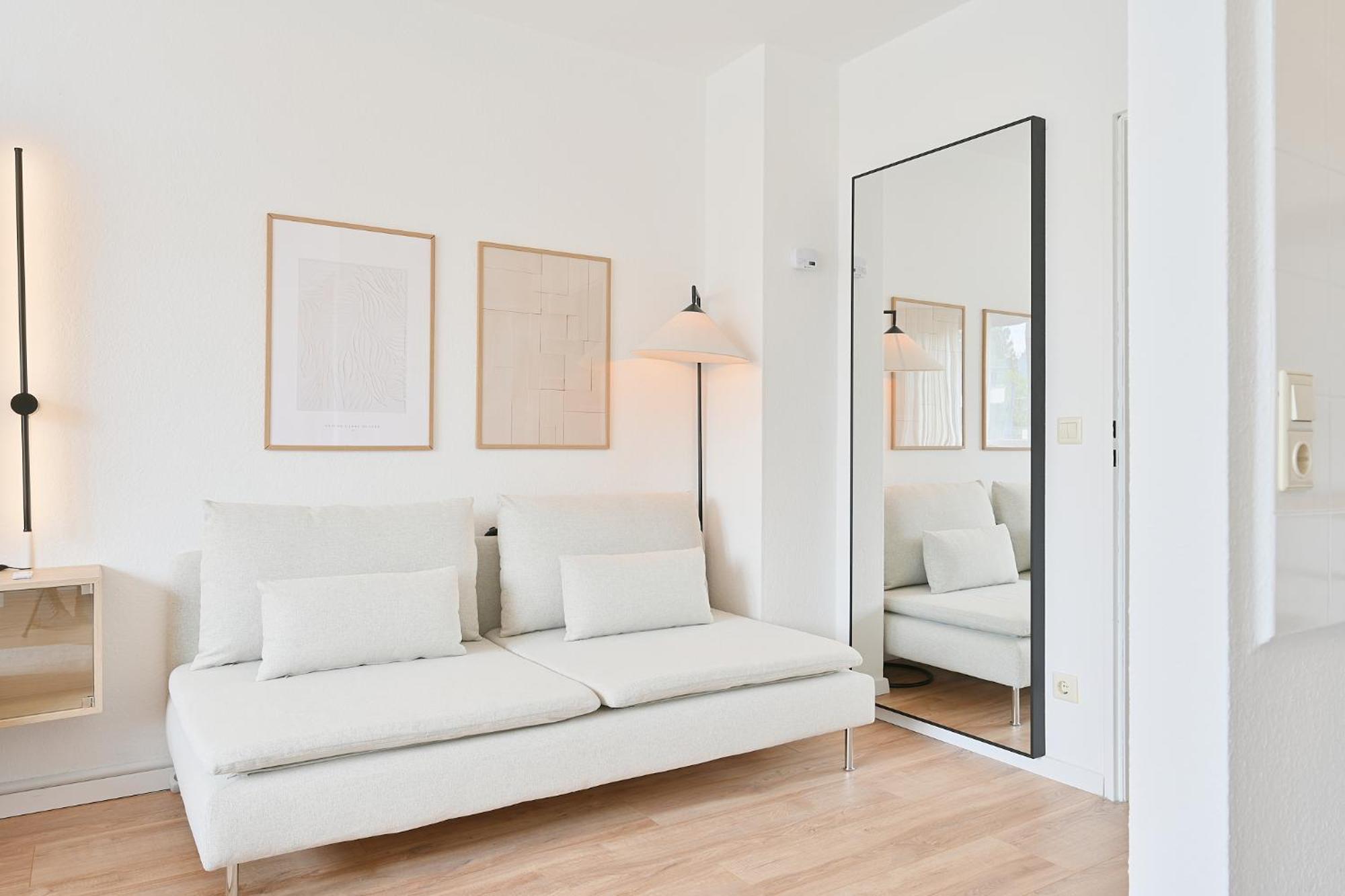Beautiful And Stylish 1-bedroom With Kitchen And King Size Bed Wuppertal