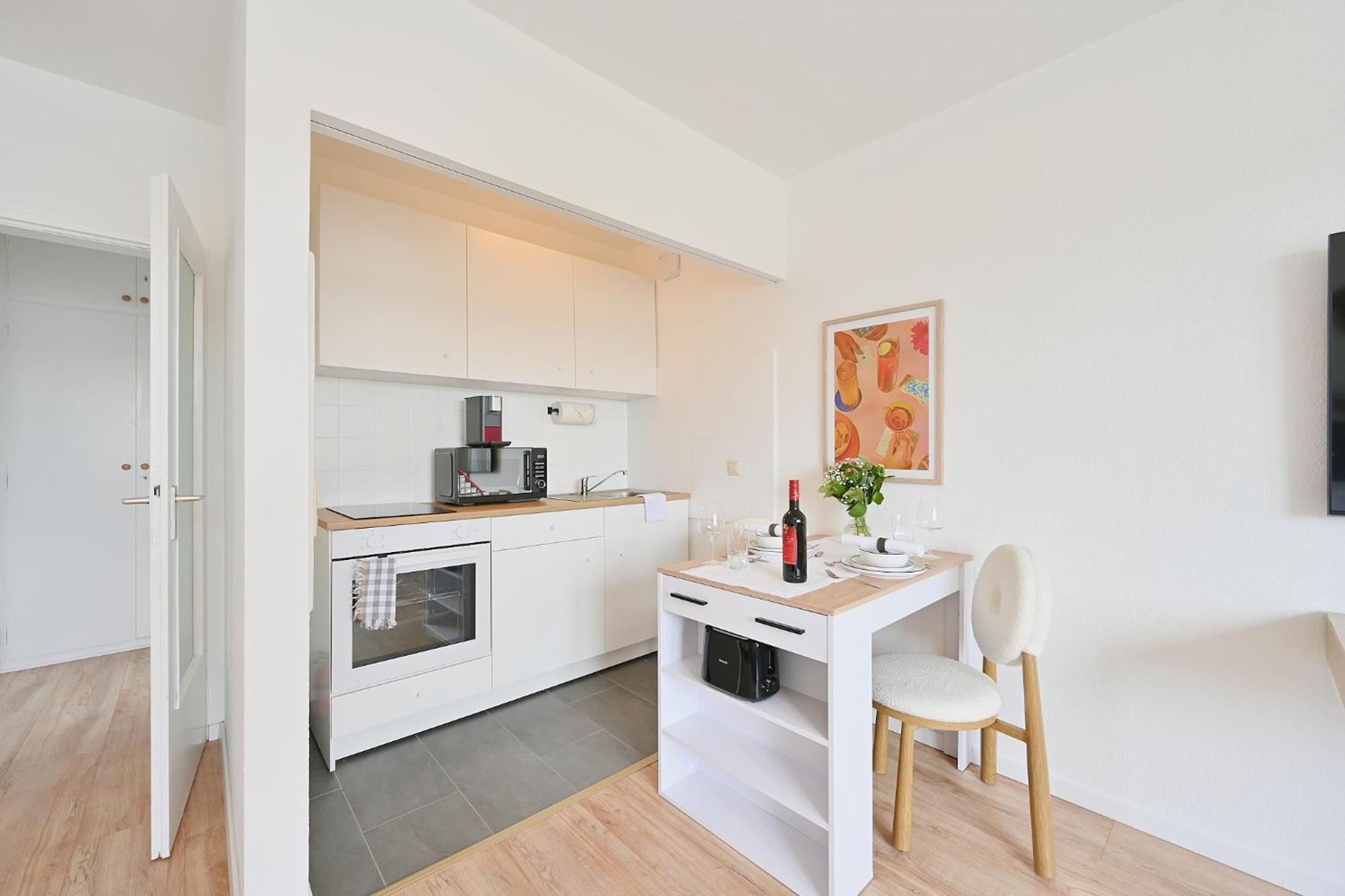 Apartment Beautiful And Stylish 1-bedroom With Kitchen And King Size Bed Wuppertal